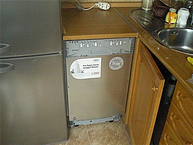 Bulaşık makinesinin altına bir dolap nasıl seçilir ve monte edilir