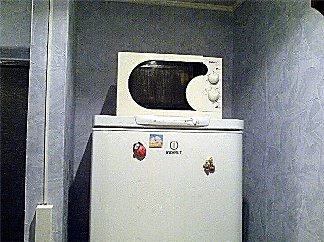 Kann ich die Mikrowelle auf den Kühlschrank, auf den Gefrierschrank stellen?