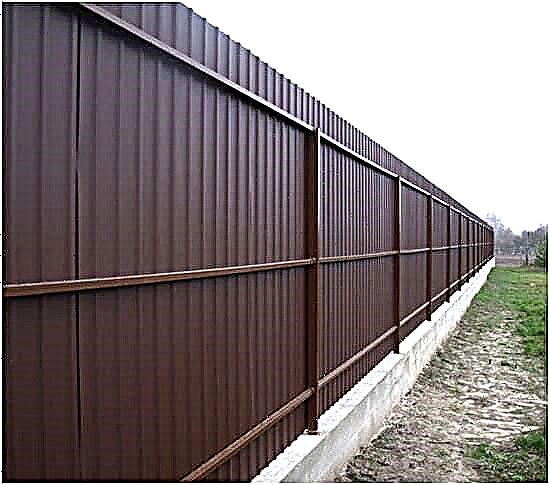 How to make a foundation for a fence from corrugated board?