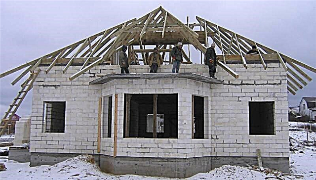Construction of houses from foam concrete blocks
