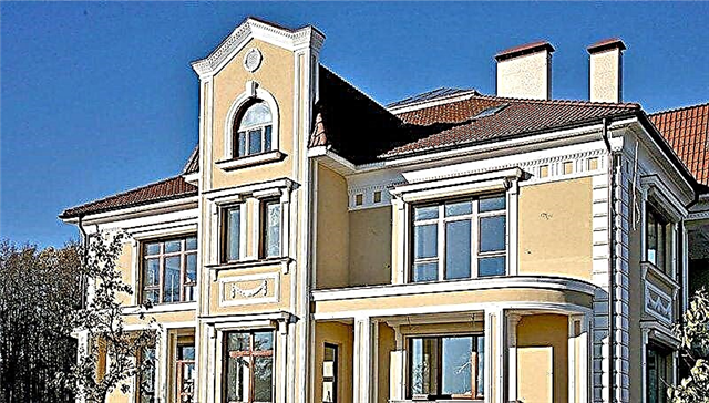 Décorer la façade de la maison avec des éléments décoratifs