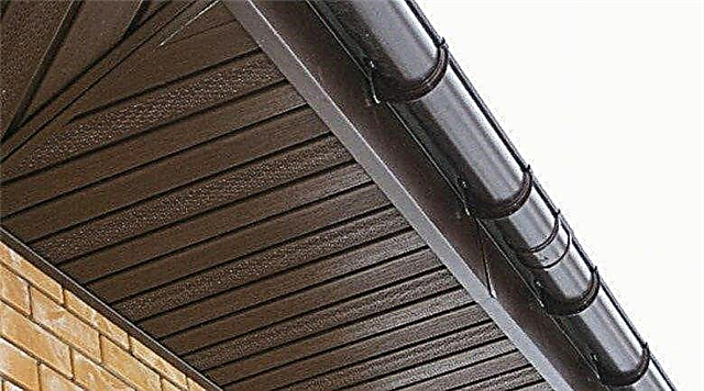 Quelle est la meilleure façon d'ourler les surplombs du toit?