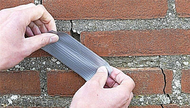 The correct principle for repairing cracks in a brick wall