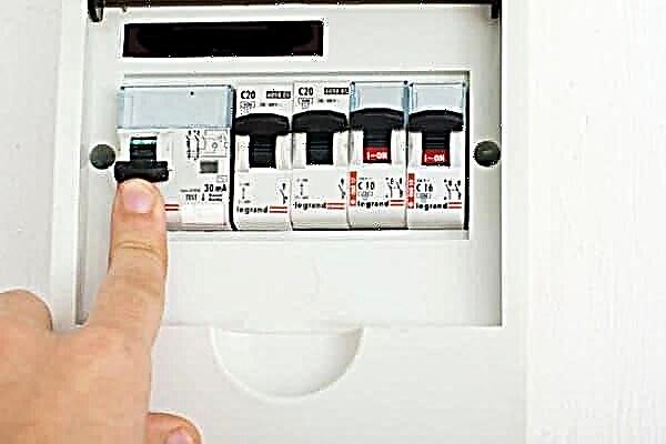 The basics of common sense: why you can not put out electrical appliances with water?
