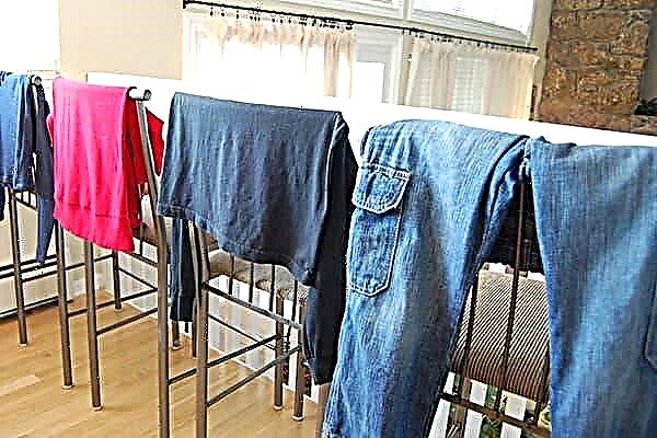 Er det muligt at tørre jeans på et batteri, hvis der er behov for tørre bukser?