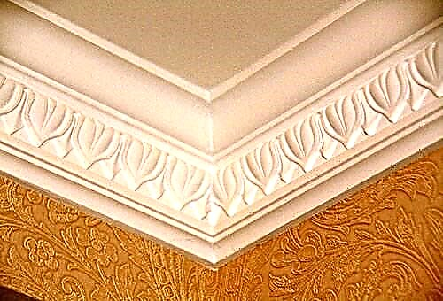 Comment éliminer les fissures dans les plinthes de plafond collées ou autrement fixées?