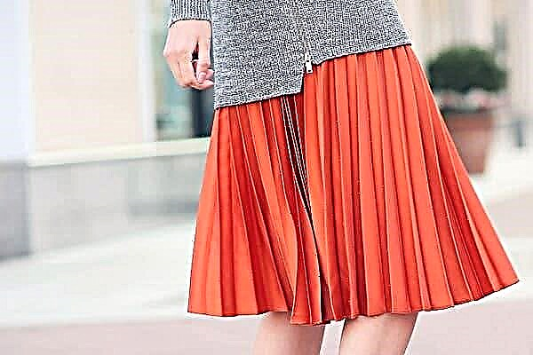 Is it possible to wash a pleated skirt from synthetic fabric in a typewriter and manually?