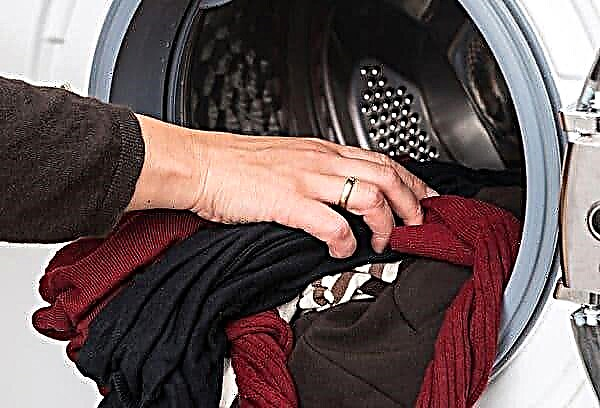 Is it possible to wash red things with black and dark - is there a risk