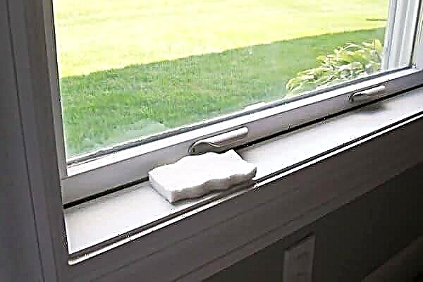 Is it true that glass is “washed away” if you wash the windows with a melamine sponge?