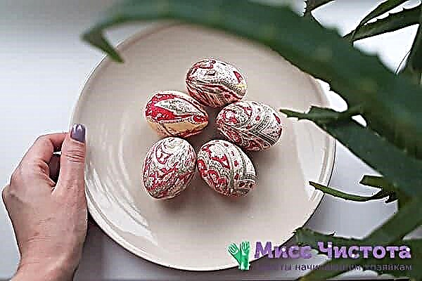 How to beautifully paint eggs with a cloth for Easter